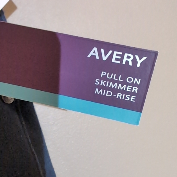 Bundle Of 2 NWT Gloria Vanderbilt Capris - Picture 6 of 7